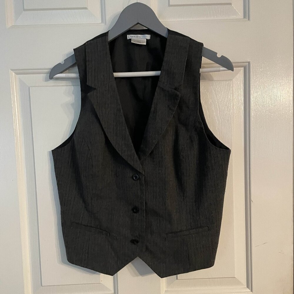 ✨ Sleek & Chic Van Heusen Gray Vest – Size L ✨